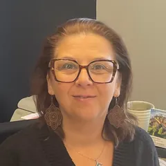 Portrait d'Anissa Bourdon, assistante administrative