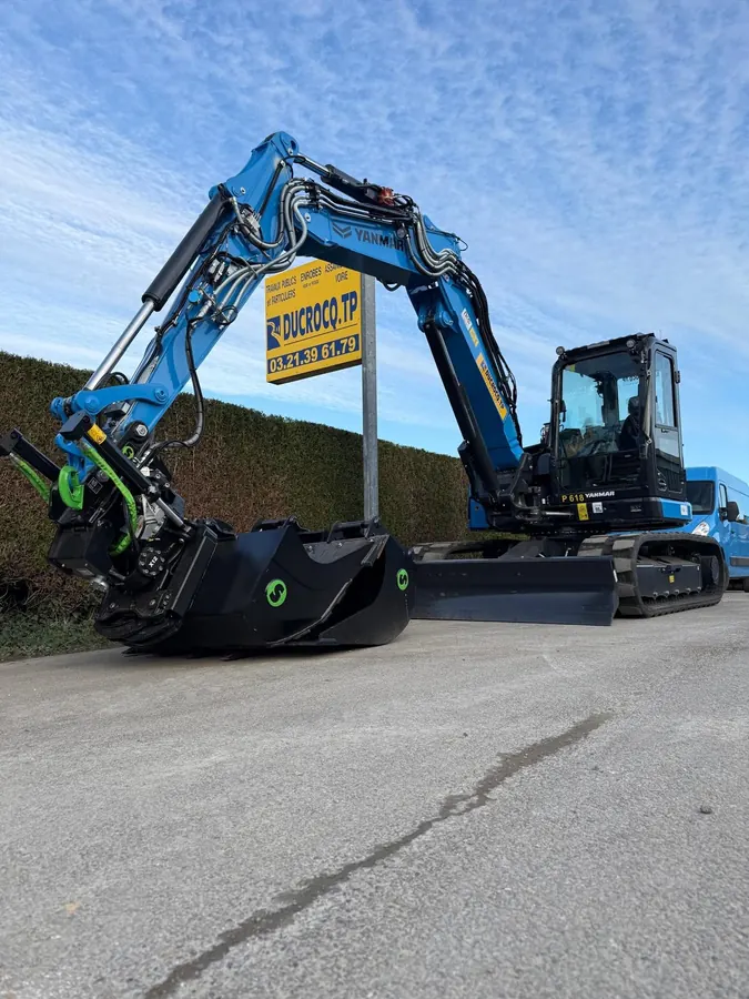 Pelle à chenilles de 10 tonnes Ducrocq TP équipée d'un rototilt